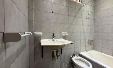 PH de cinco ambientes en dos plantas a Reciclar en Venta en Avellaneda