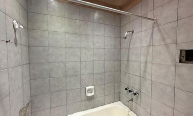 PH de cinco ambientes en dos plantas a Reciclar en Venta en Avellaneda