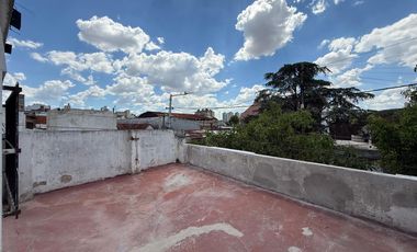 PH de cinco ambientes en dos plantas a Reciclar en Venta en Avellaneda