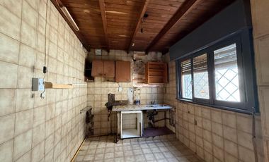 PH de cinco ambientes en dos plantas a Reciclar en Venta en Avellaneda