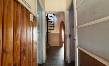 PH de cinco ambientes en dos plantas a Reciclar en Venta en Avellaneda