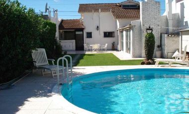 Chalet en Azul con pileta