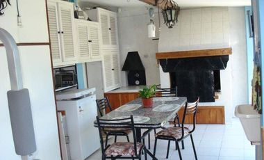 Chalet en Azul con pileta