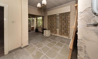 Casa en venta a refaccionar en Villa Ballester