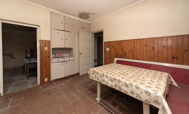 Casa en venta a refaccionar en Villa Ballester