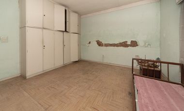 Casa en venta a refaccionar en Villa Ballester