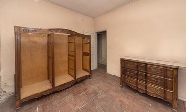 Casa en venta a refaccionar en Villa Ballester