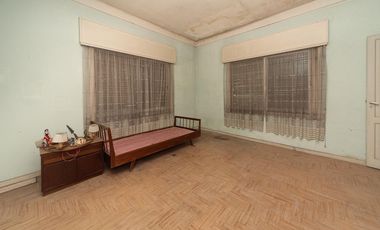 Casa en venta a refaccionar en Villa Ballester