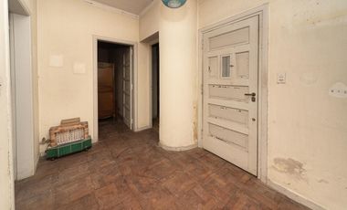 Casa en venta a refaccionar en Villa Ballester