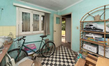 Casa en venta a refaccionar en Villa Ballester