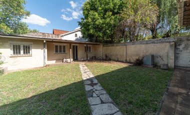 Casa en venta a refaccionar en Villa Ballester