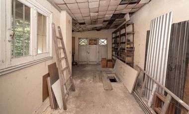 Casa en venta a refaccionar en Villa Ballester