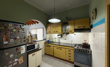 PH cuatro ambientes a la venta en Sarandi apto credito