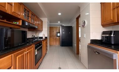 Apartamento para la venta en El Poblado, cerca al CC Santafé, piso 4