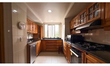 Apartamento para la venta en El Poblado, cerca al CC Santafé, piso 4