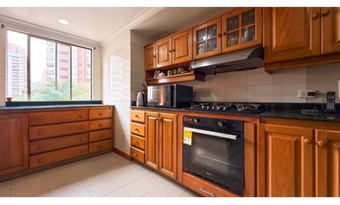 Apartamento para la venta en El Poblado, cerca al CC Santafé, piso 4