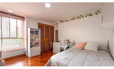 Apartamento para la venta en El Poblado, cerca al CC Santafé, piso 4