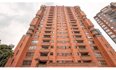 Apartamento para la venta en El Poblado, cerca al CC Santafé, piso 4
