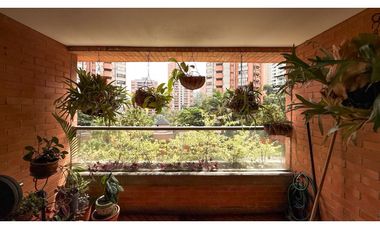 Apartamento para la venta en El Poblado, cerca al CC Santafé, piso 4