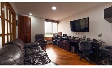 Apartamento para la venta en El Poblado, cerca al CC Santafé, piso 4