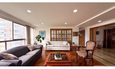 Apartamento para la venta en El Poblado, cerca al CC Santafé, piso 4