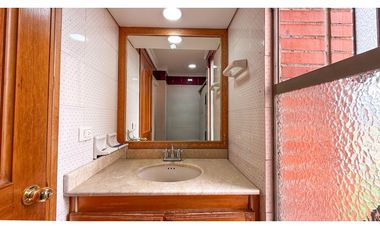 Apartamento para la venta en El Poblado, cerca al CC Santafé, piso 4