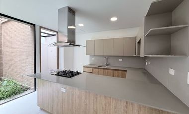 CASA UNIFAMILIAR PARA LA VENTA EN RIONEGRO (UNIDAD ABIERTA) 264410