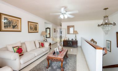 Venta de casa esquinera de 570,93 mts en Villa Lilla/ San Francisco