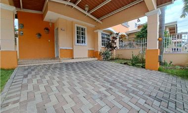 ALQUILER CASA VILLA LUCRE PASEO REAL DEN + CBE AMPLIO PATIO VV