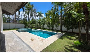 Casa de lujo en venta en Costa del Este | 850 m² con piscina