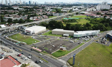 Se Alquila Local Comercial en Brisas del Golf
