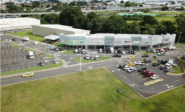 Se Alquila Local Comercial en Brisas del Golf