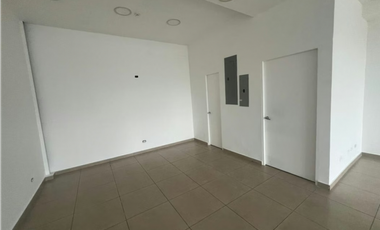 Se Alquila Local Comercial en Brisas del Golf