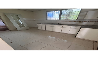 SE VENDE CASA EN Colinas del Sol