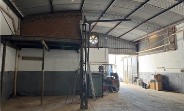 GALPON 230 M2. EN ALQUILER. ZONA SEMI INDUSTRIAL. ITUZAINGO NORTE