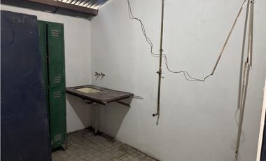 GALPON 230 M2. EN ALQUILER. ZONA SEMI INDUSTRIAL. ITUZAINGO NORTE