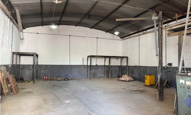GALPON 230 M2. EN ALQUILER. ZONA SEMI INDUSTRIAL. ITUZAINGO NORTE