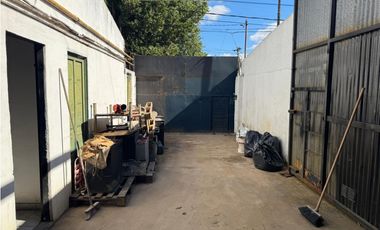 GALPON 230 M2. EN ALQUILER. ZONA SEMI INDUSTRIAL. ITUZAINGO NORTE