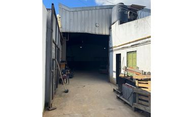 GALPON 230 M2. EN ALQUILER. ZONA SEMI INDUSTRIAL. ITUZAINGO NORTE