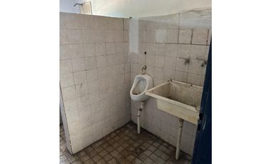 GALPON 230 M2. EN ALQUILER. ZONA SEMI INDUSTRIAL. ITUZAINGO NORTE