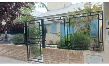 se alquila casa de 2 dormitorios, $800.000 pesos, 60 del pujol PM