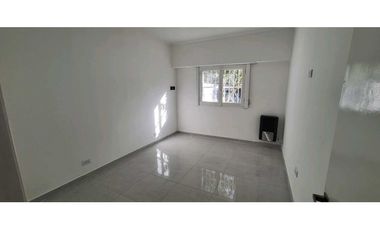 Casa 3 ambientes con Garage y quincho reciclada!! Barrio  Parque Luro