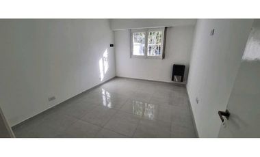 Casa 3 ambientes con Garage y quincho reciclada!! Barrio  Parque Luro
