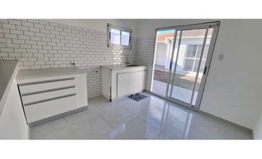 Casa 3 ambientes con Garage y quincho reciclada!! Barrio  Parque Luro