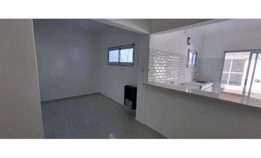 Casa 3 ambientes con Garage y quincho reciclada!! Barrio  Parque Luro