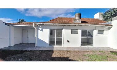 Casa 3 ambientes con Garage y quincho reciclada!! Barrio  Parque Luro