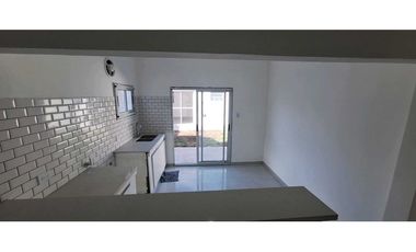 Casa 3 ambientes con Garage y quincho reciclada!! Barrio  Parque Luro