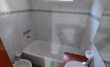 VENTA DEPARTAMENTO 3 AMB MONTE GRANDE CON COCHERA