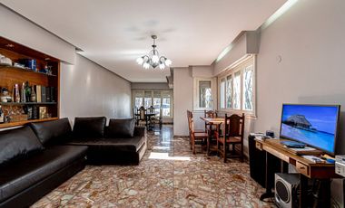 Venta Casa 4 amb en San Martin con Pileta y Jardín