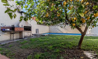 Venta Casa 4 amb en San Martin con Pileta y Jardín